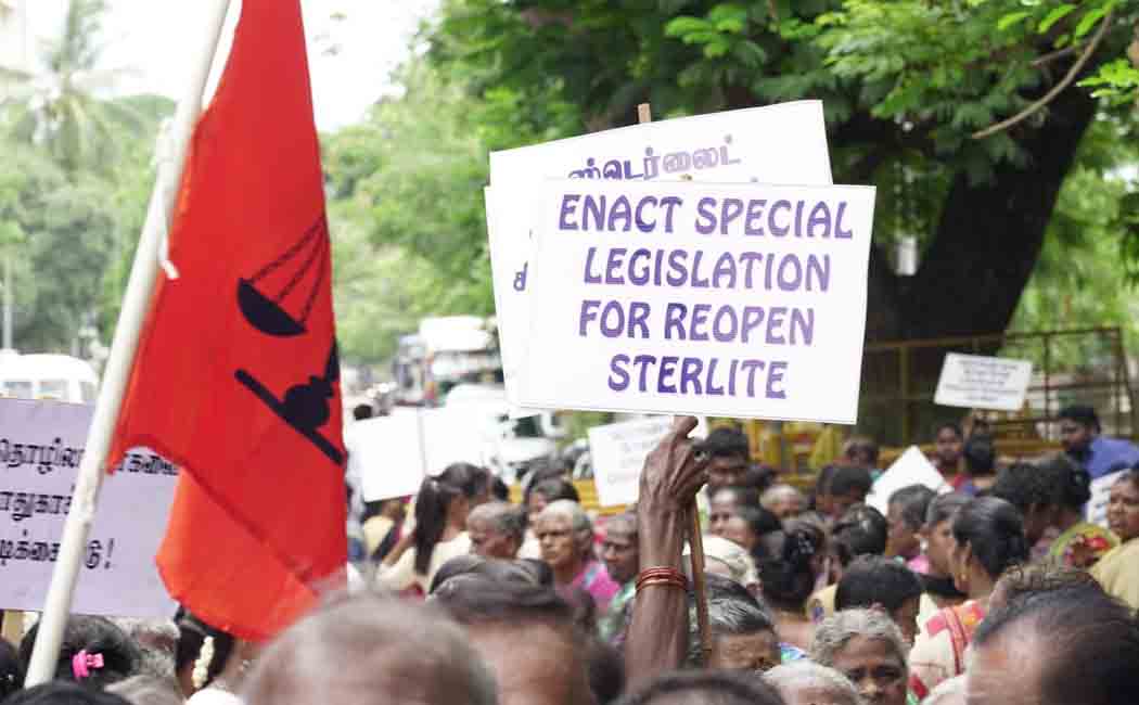 Demonstration to draw attention to the welfare of workers who have lost their jobs