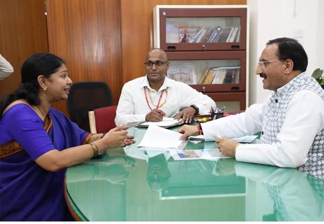 thoothukudi kendriya vidyalaya school kanimozhi mp meet minister
