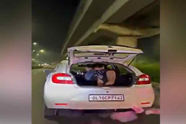haryana gurugram money in road viral video