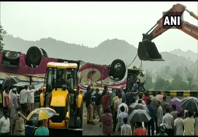 gujarat bus incident rescues peoples admit at hospital