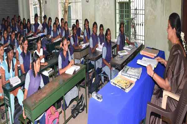 perambalur ariyalur collector taking coaching class for govt school students