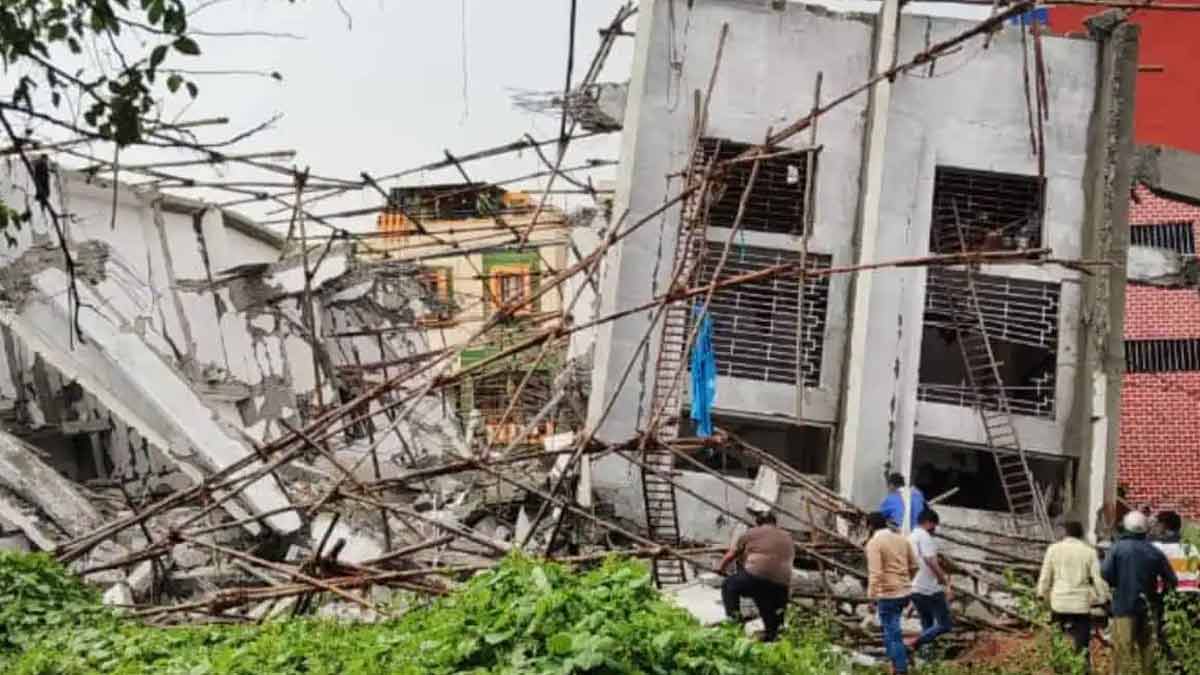 6 storied building collapse accident; Many people are reported to be trapped