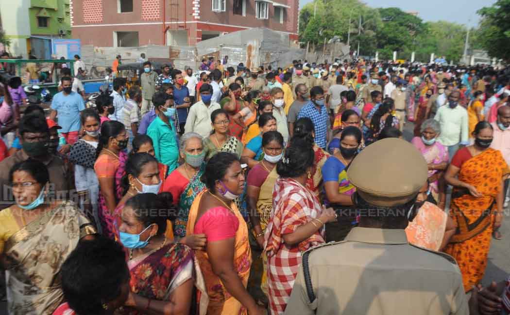 Marina traders involved in road blockade