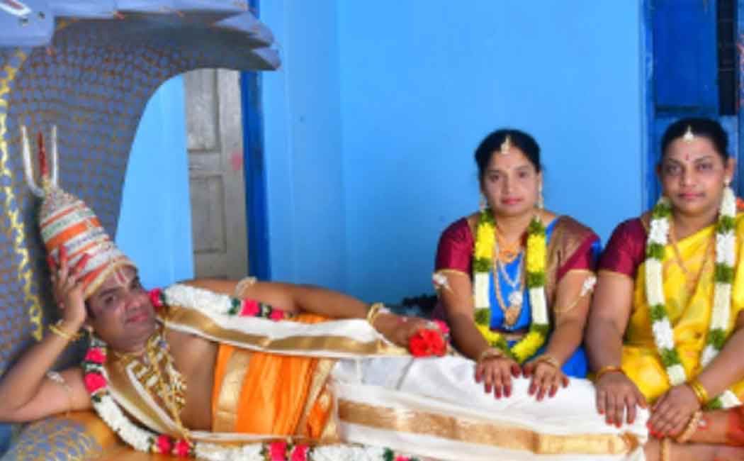 I am the reincarnation of Maha Vishnu - the police department that alerted the fake preacher