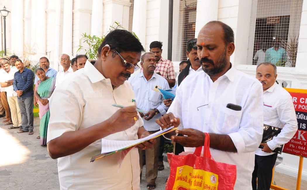 MDMK councilor who took the signature from the mayor