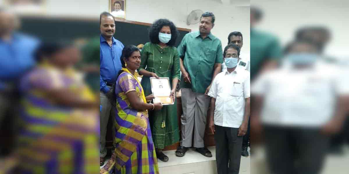 '' Medal for me .... money for school .. '' - Award winning teacher who gave the prize money to the school!