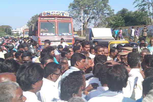 Public road blockade on National Highway
