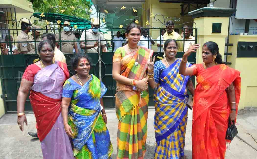 Thambidurai MP met O.P.S. at his residence