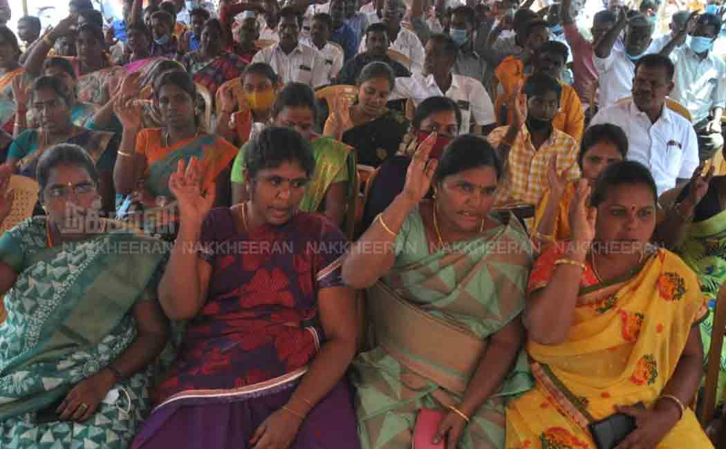 Demonstration on behalf of Grama Niladhari Association