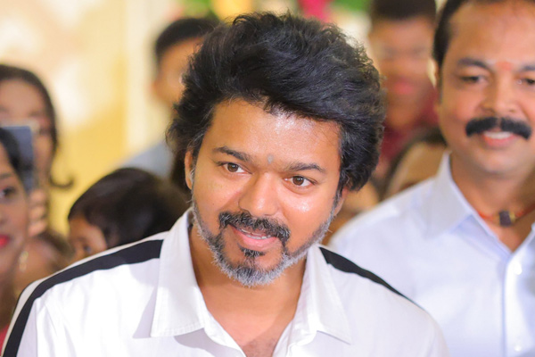 Vijay provides welfare assistance in south tamilnadu