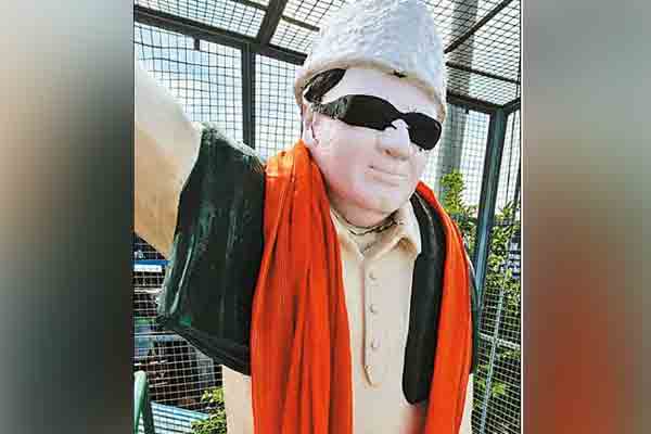 The agitated ADMK volunteers for Desecration of MGR statue