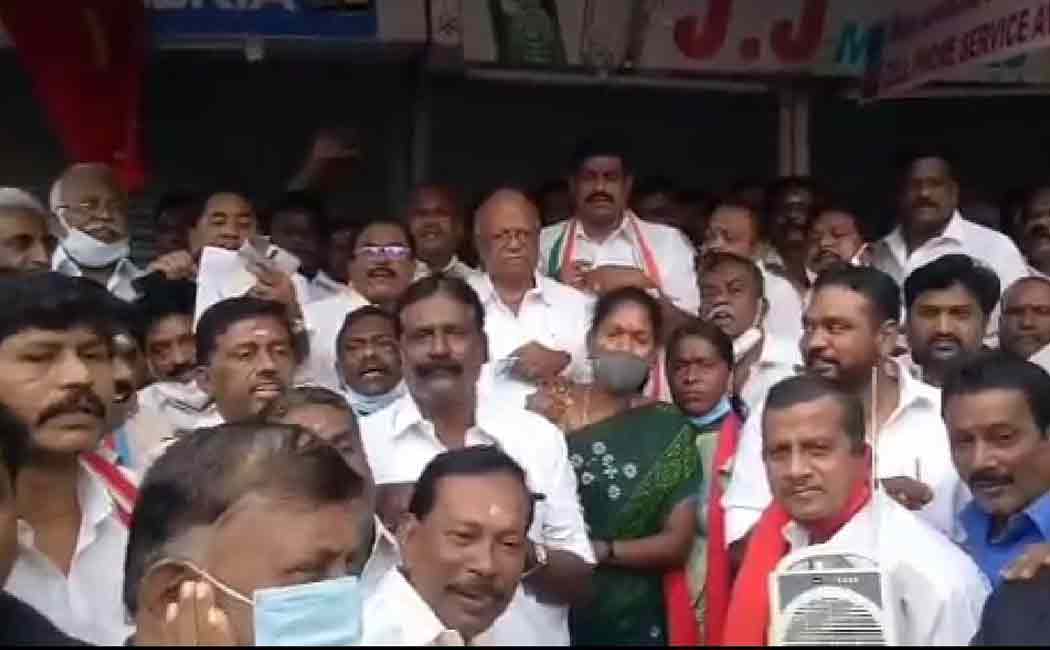 madurai DMK And alliance party support farmers