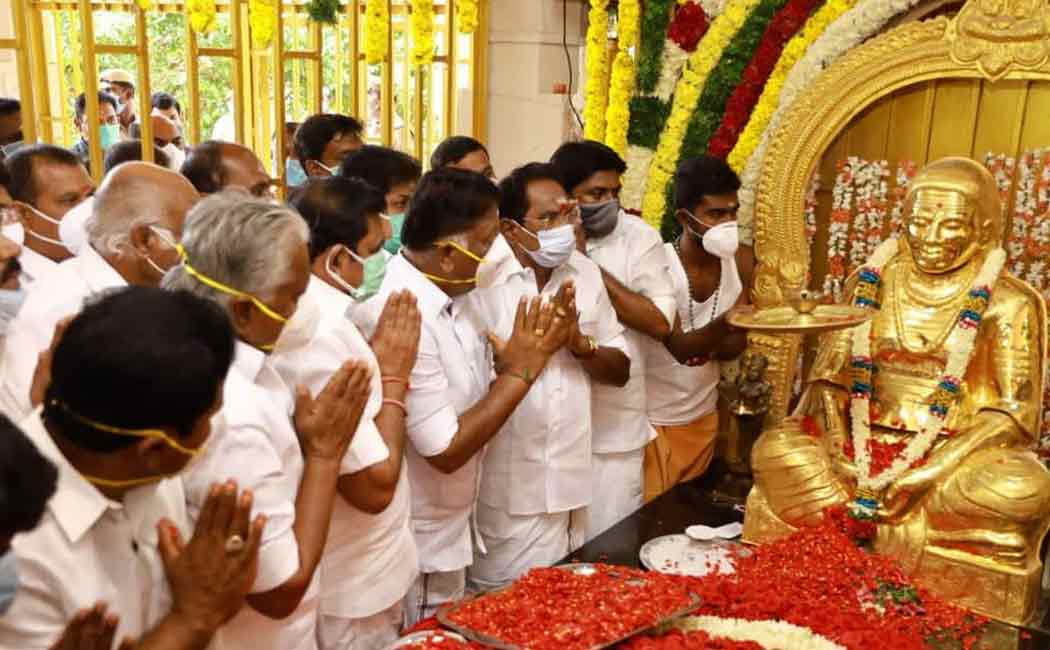 edappadi palanisamy and o.panneerselvam pay homage to muthuramalingam thever