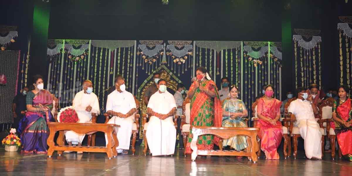 '' White lotus ... sprouting leaf ... '' - a short story told by Tamilisai