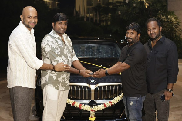 vijay sethupathi gift car to nithilan saminathan regards maharaja success