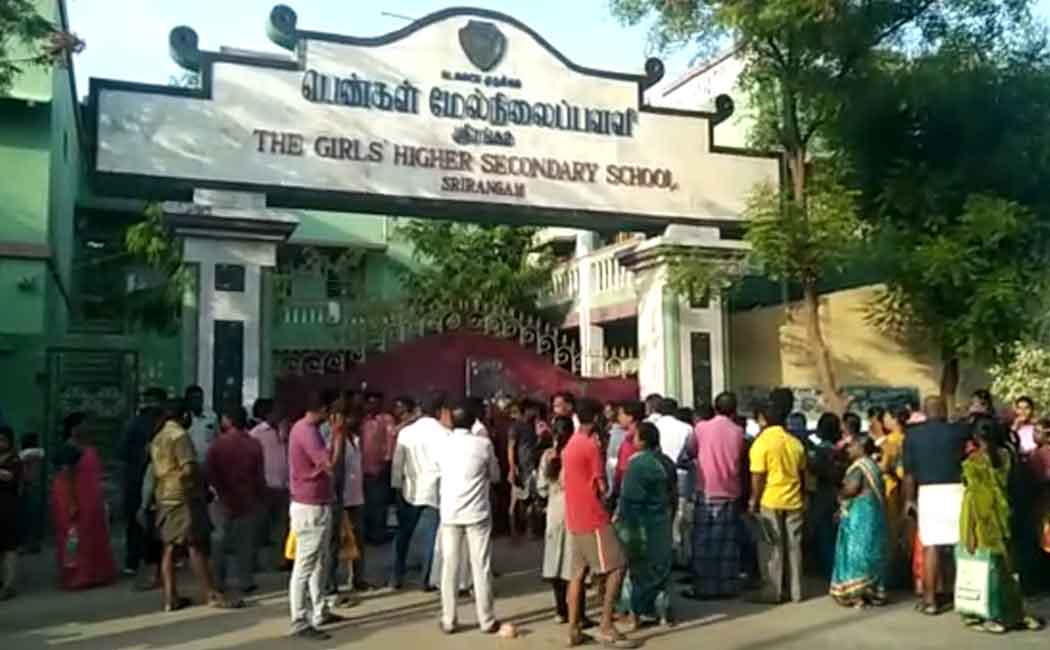 Parents queuing up early to enroll in government school!