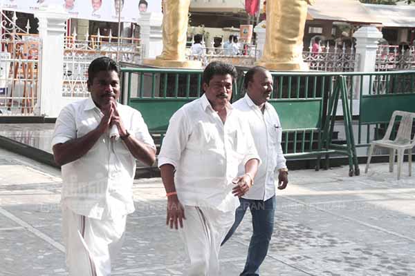 EPS consulting with AIADMK MLAs