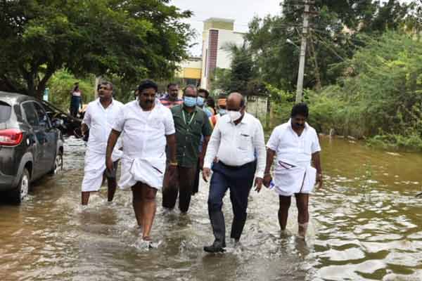 Collector inspects flood affected areas in Trichy