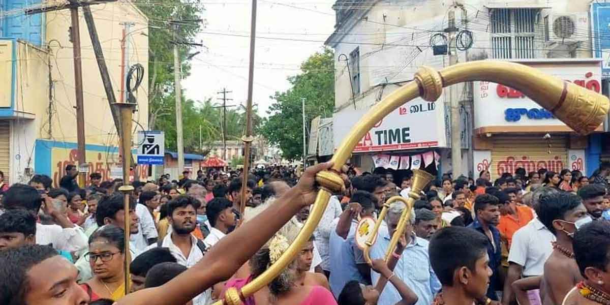 The Nellaiyapar Chariot floated in the flood of people