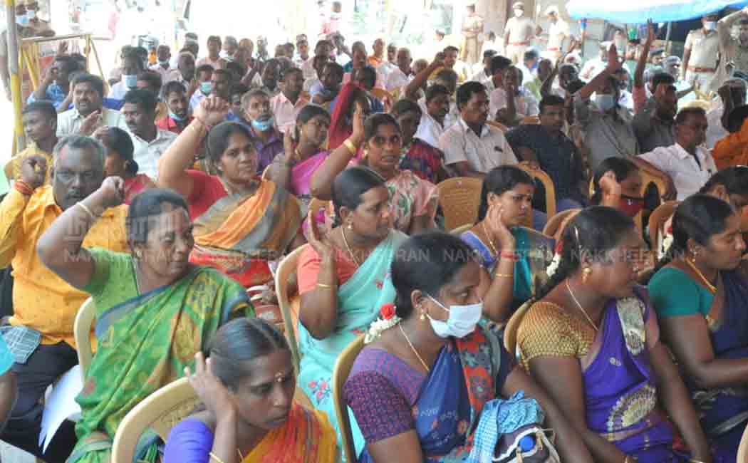 Demonstration on behalf of Grama Niladhari Association