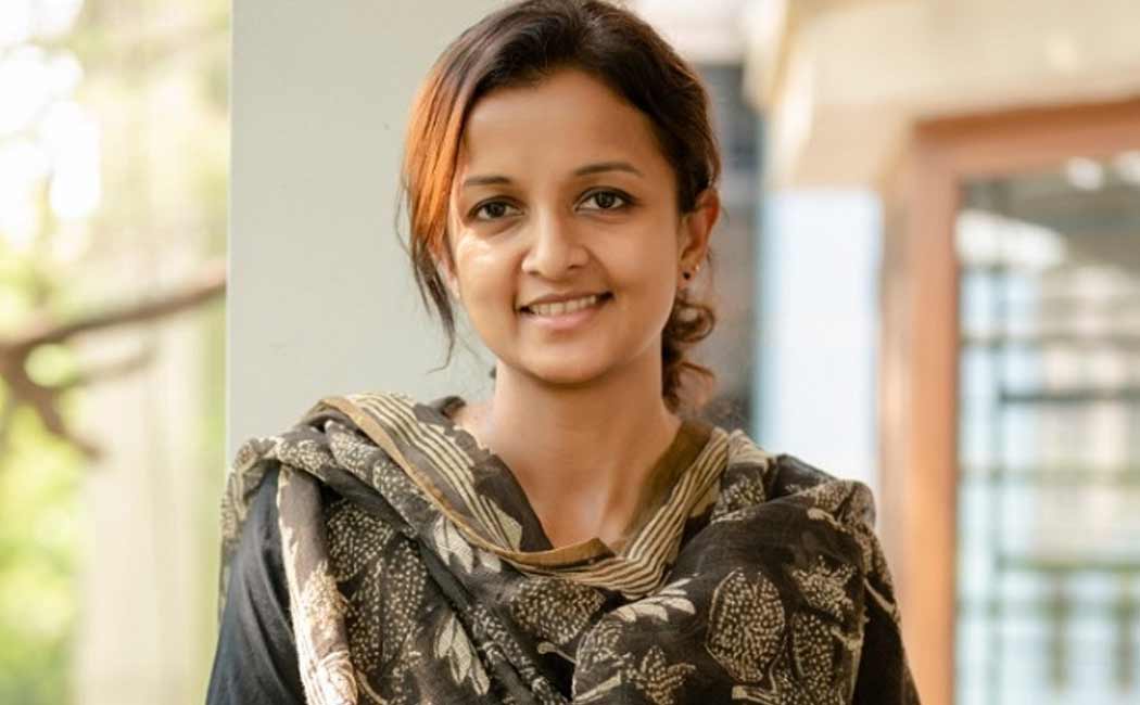 kiruthiga udhayanidhi talk about Paper Rocket