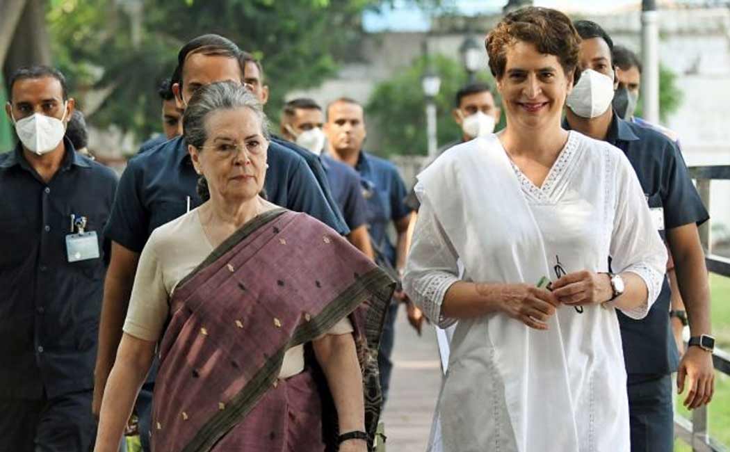 Sonia gandhi Priyanka Gandhi and others participate in Women Rights Conference