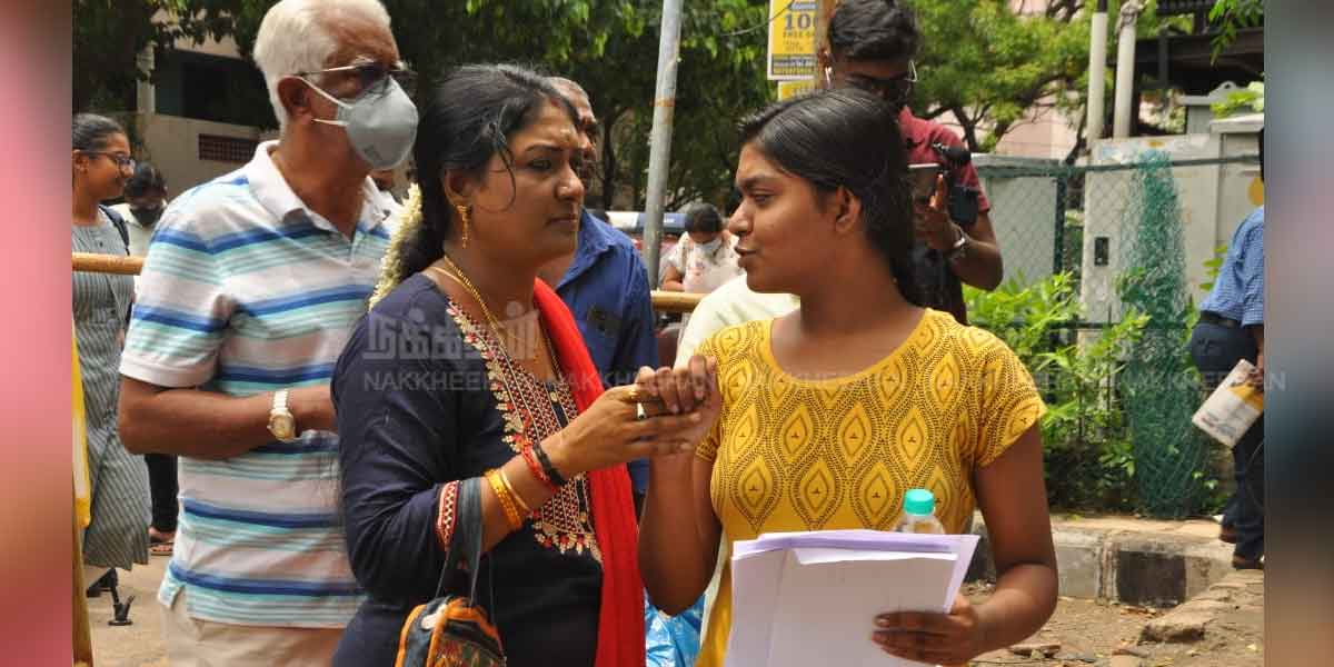 Students Preparing for NEET (Photos)
