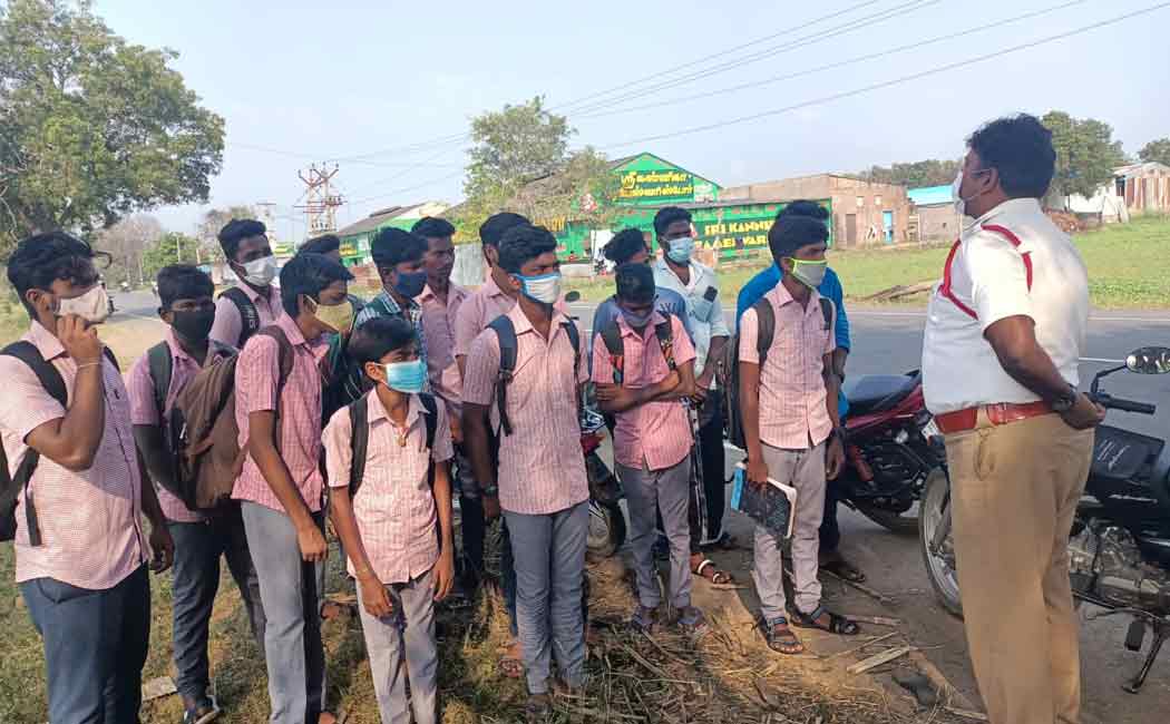 Assistant Inspector of Traffic Police who gave advice to students