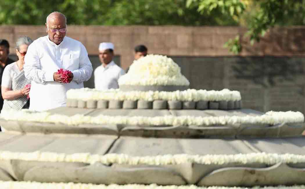 Former Prime Minister Rajiv Gandhi Memorial Day; Tribute to Congress leaders