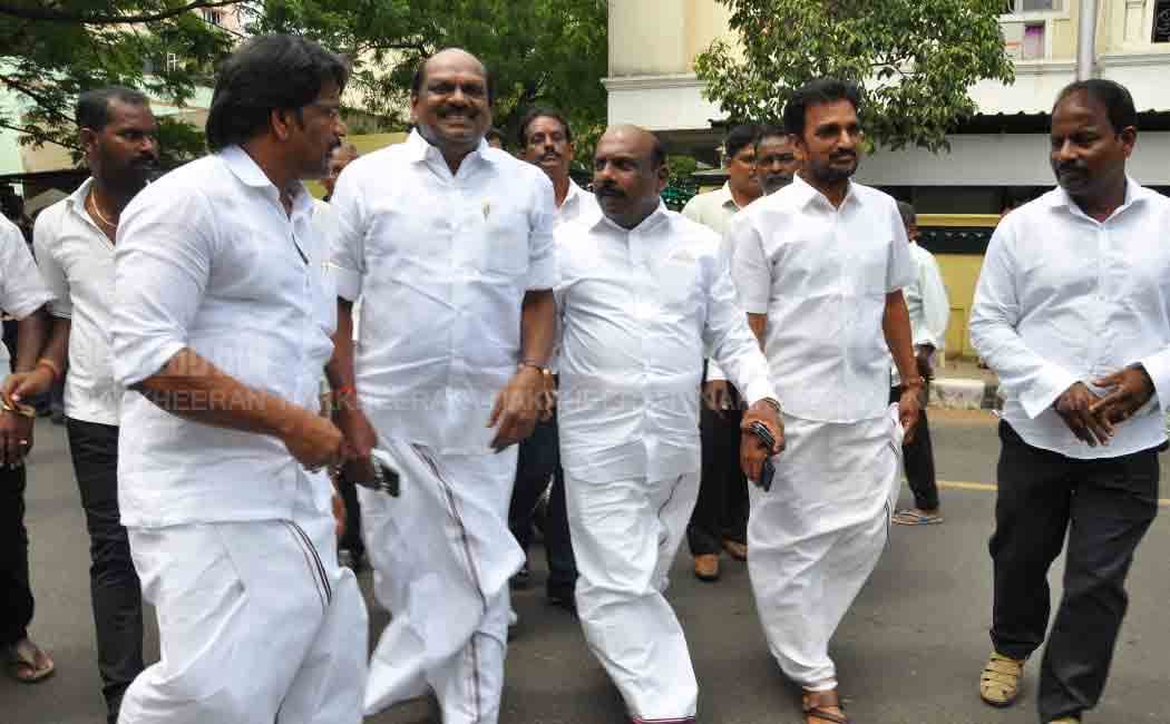 Thambidurai MP met O.P.S. at his residence