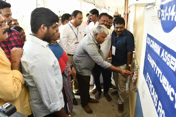 Theni Lok Sabha voting machines kept in a safe room and sealed!