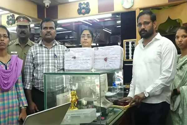 Jewellery worth Rs 1 crore seized due to Counterfeit Hallmark Stamp