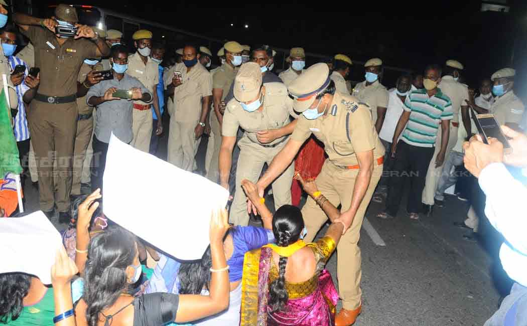 BJP women's team rally DMK Women's team on uttarpradhesh haritas!
