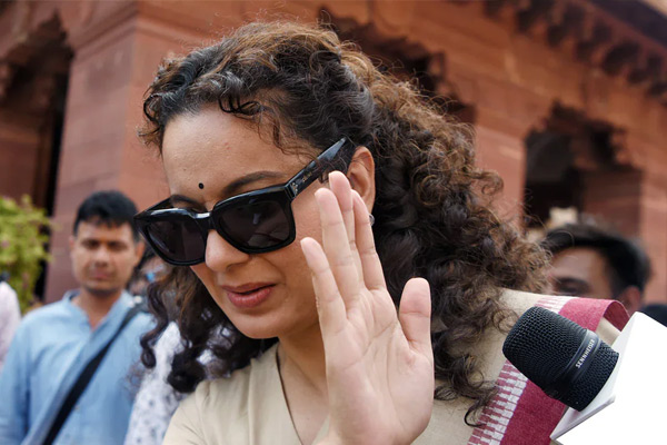 Kangana Ranaut Drunk in Singer Jasbir Jassi