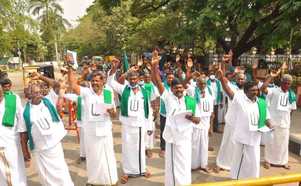 Tamil Nadu farmers straggle against the central government!