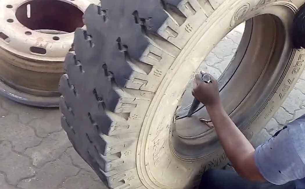 Youth dies while inflating tire