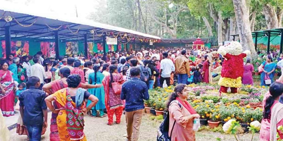 Final day off; People gathered in Yercaud