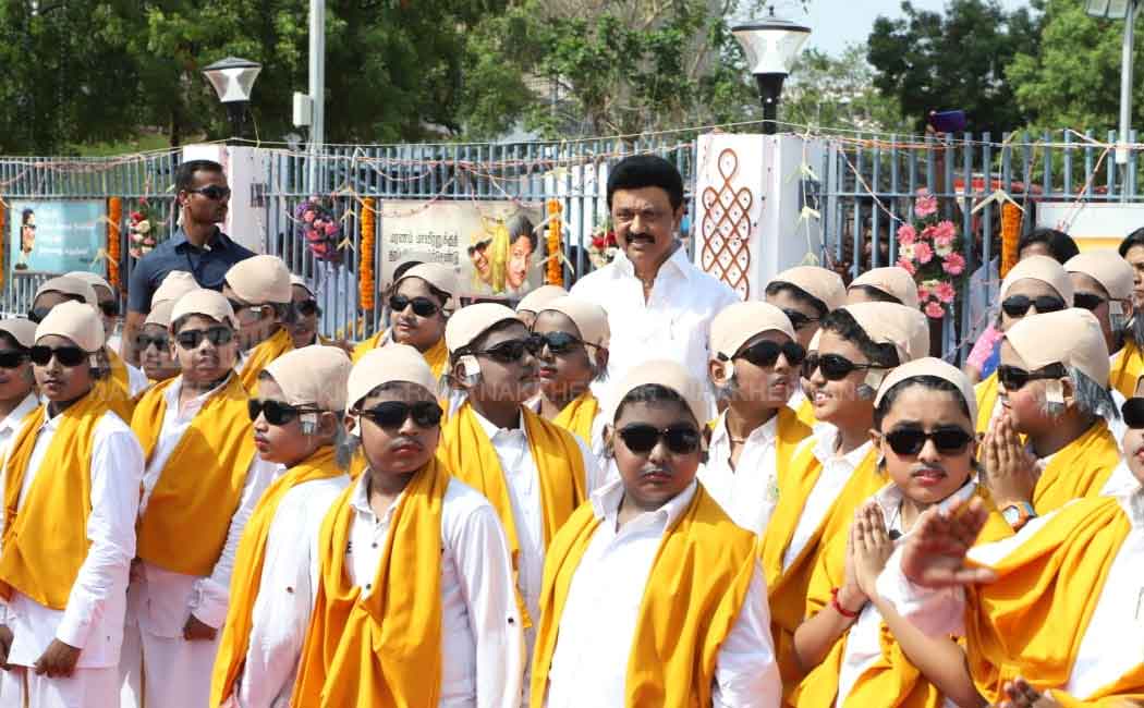 Chief Minister MK Stalin pays homage to Kalaignar statue