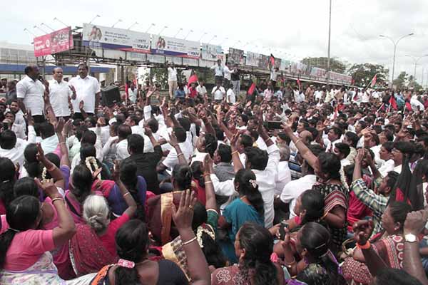 Mrs. Subramaniyan led by DMK leader road strike