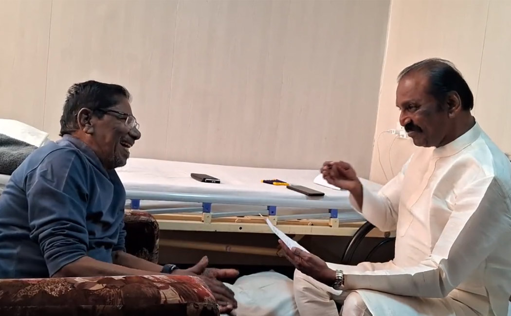 vairamuthi sing song for bharathiraja in hospital