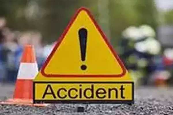 lorry overturned and met with an accident fifth curve of Bathalapalli hill pass