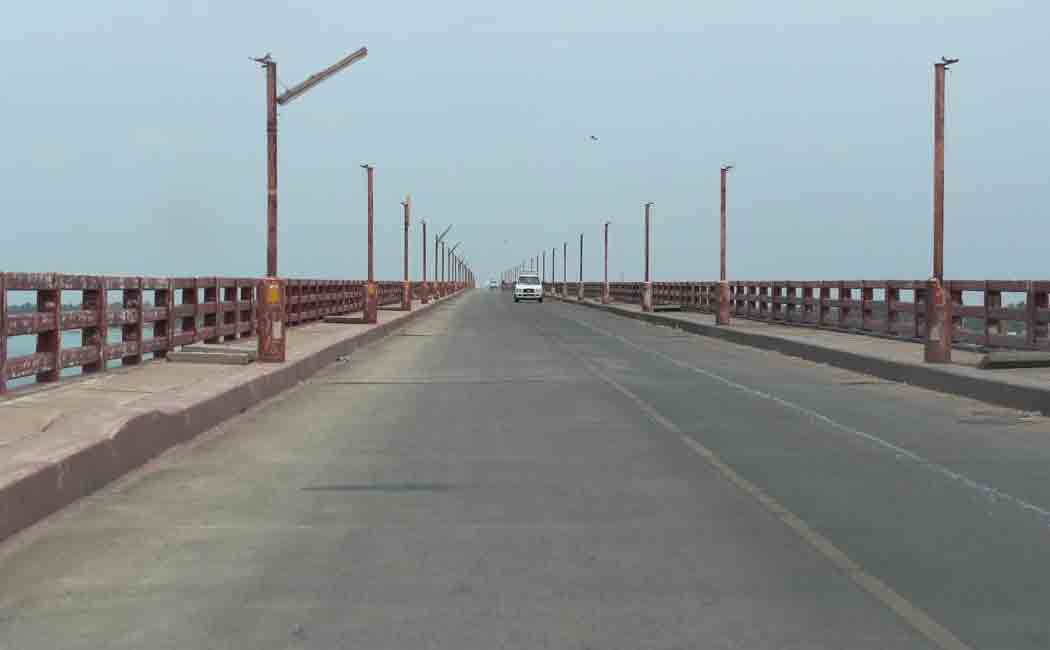 Accident on the bridge being built on the river Kollidam!