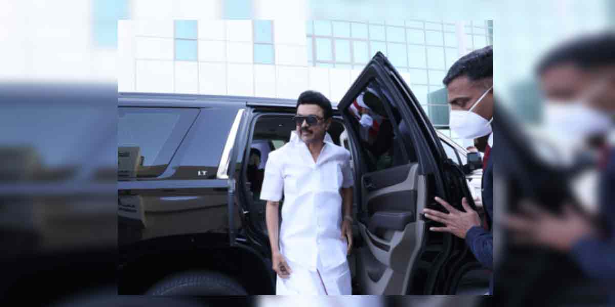 Ministers warmly welcome Chief Minister who has returned to Tamil Nadu!