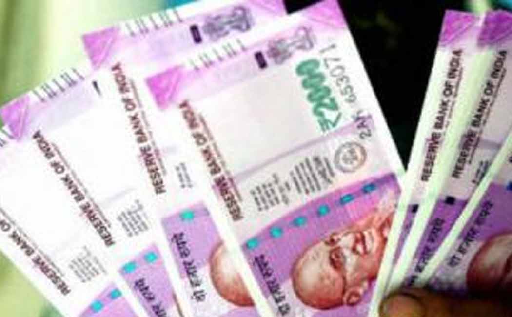 Panchayat President husband threatens JCB driver by asking for usury