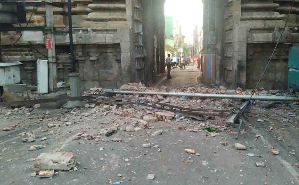 The wall of the east entrance gate tower of the collapsed Srirangam Temple