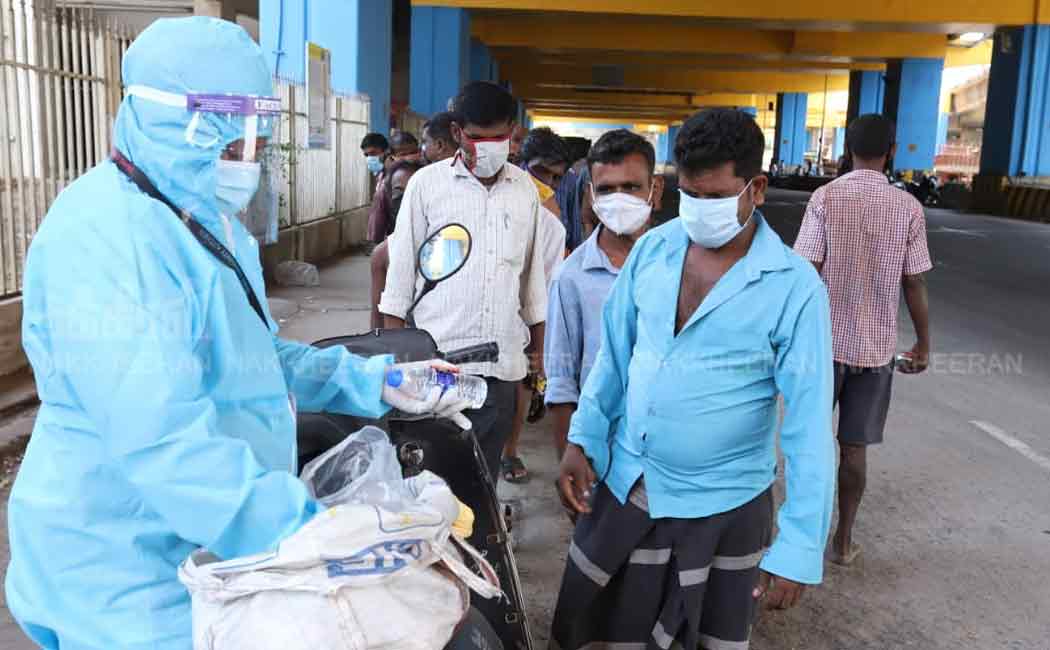 Trans Community Kitchen feeds roadside people and the helpless ..!