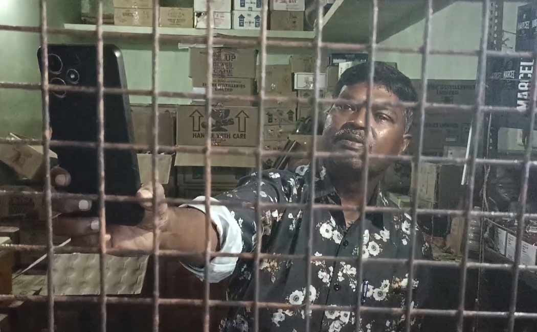 Union leader to charge Rs 5 per quarter, Rs 10 per beer in Tasmac