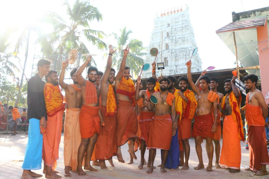 Thousands of devotees in Kumari shivalaya oottam
