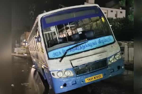 Waterlogging on the National Highway Government bus stuck