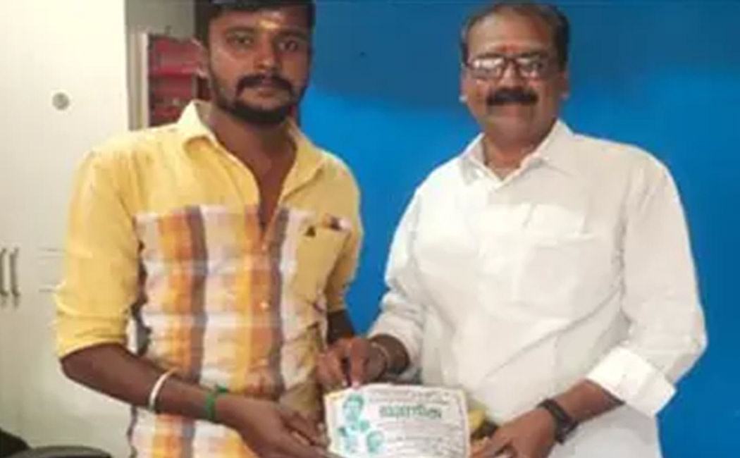 vijay fans invited ajith fans to watch varisu in pudukottai